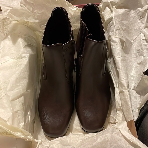 BASS Dark brown ankle boots (unworn) - Picture 2 of 5